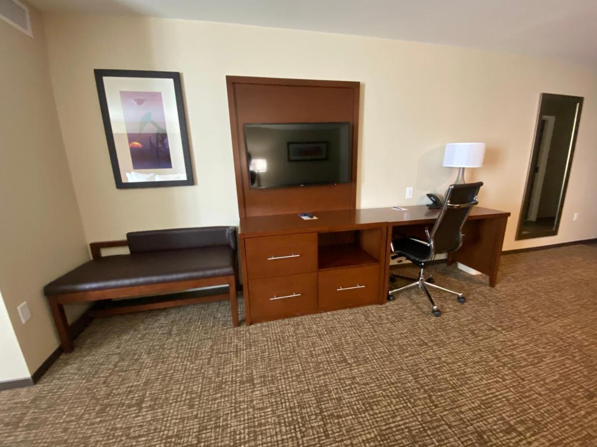 Comfort Suites Midland West Exteriör bild