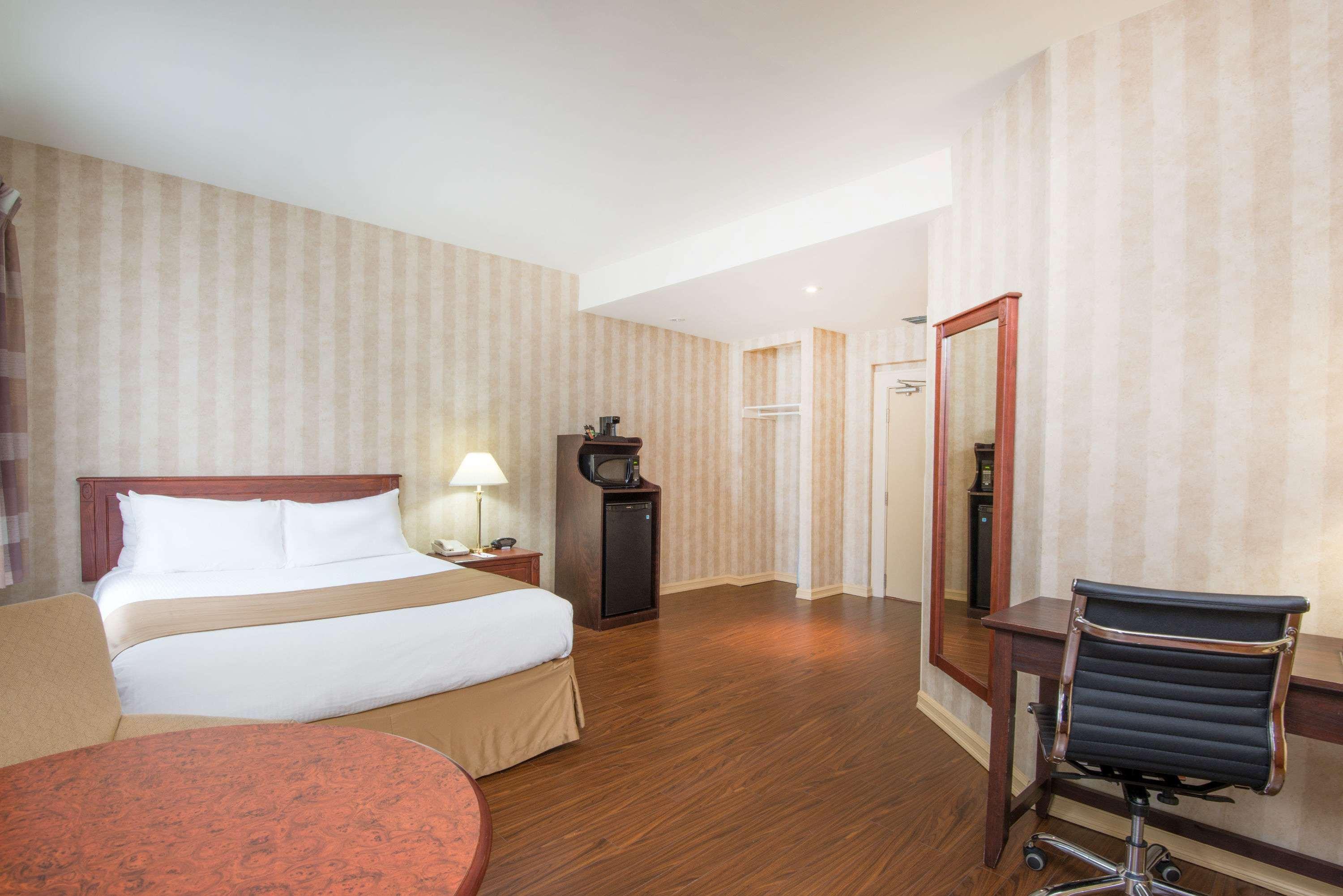 Comfort Suites Midland West Exteriör bild