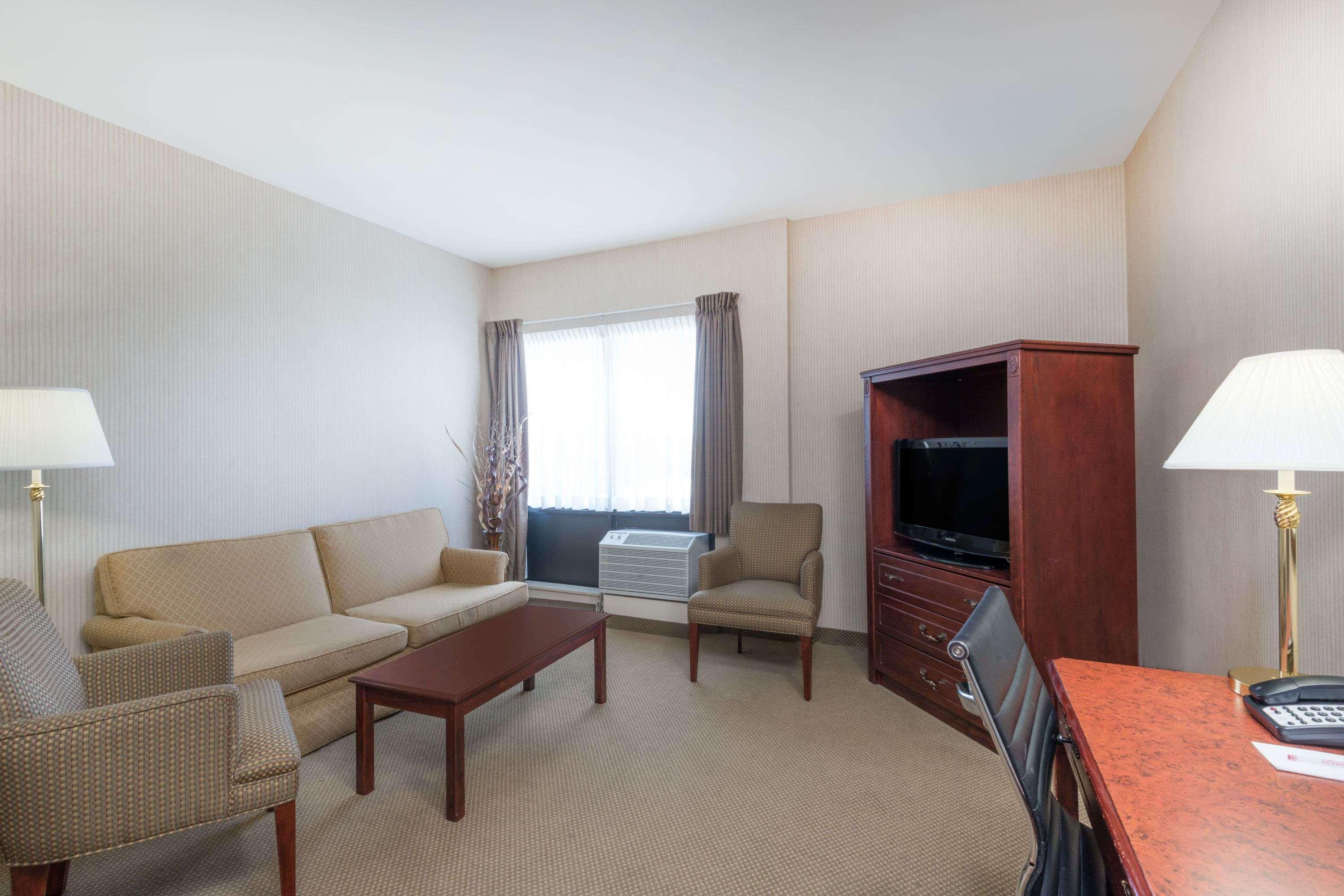 Comfort Suites Midland West Exteriör bild